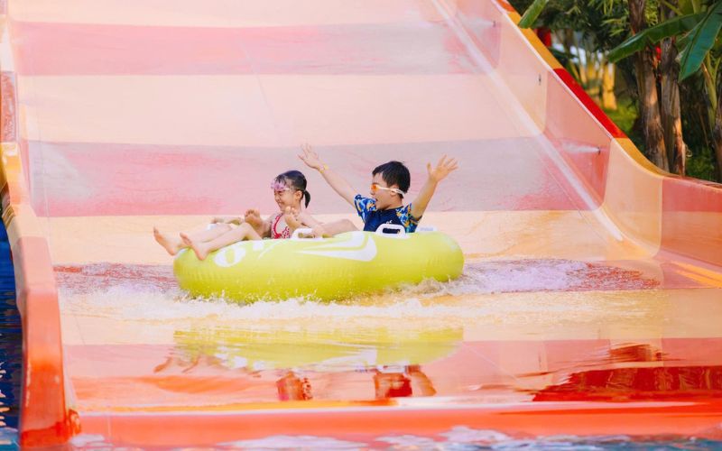Vé Công Viên Nước 17 Các Đường Trượt Nước Mát Rượi Tại Công Viên Nước Cửa Hội