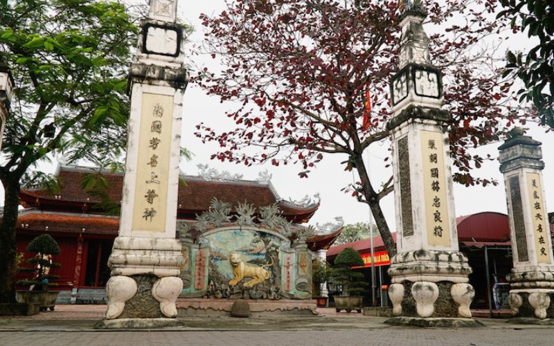 Du Lịch Biển Cửa Hội: Khám Phá Vẻ Đẹp Bình Yên Và Hấp Dẫn Xứ Nghệ 14 Đền Ông Hoàng Mười