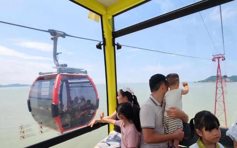 Khám Phá VinWonders Cửa Hội Từ Góc Nhìn Cáp Treo