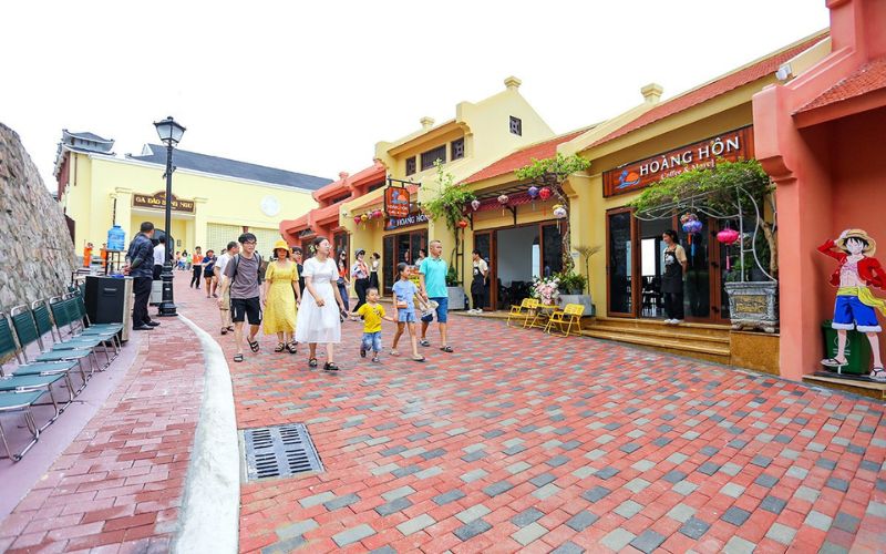 Ẩm Thực Đặc Sắc & Mua Sắm Lưu Niệm