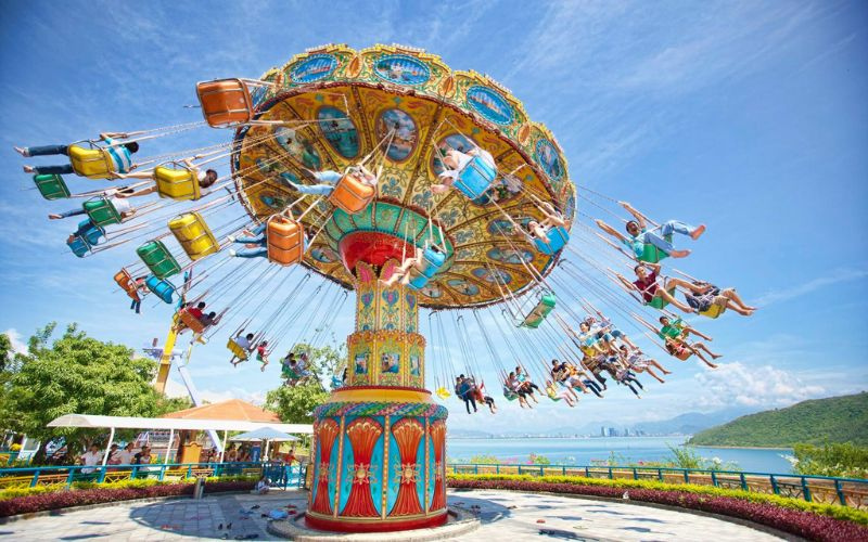 Đu Quay Bão Tố VinWonders Cửa Hội