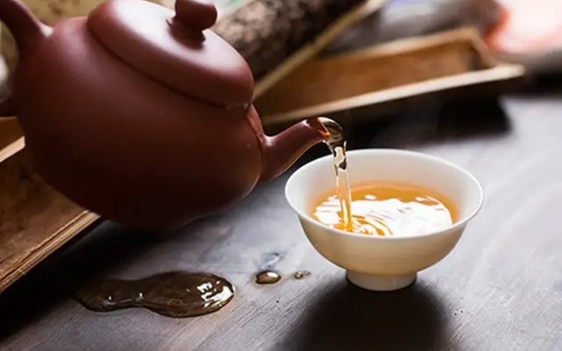 Thưởng thức chè tươi và đặc sản địa phương tại chòi nghỉ