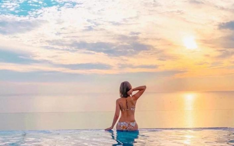 Bể bơi của Summer Hotel