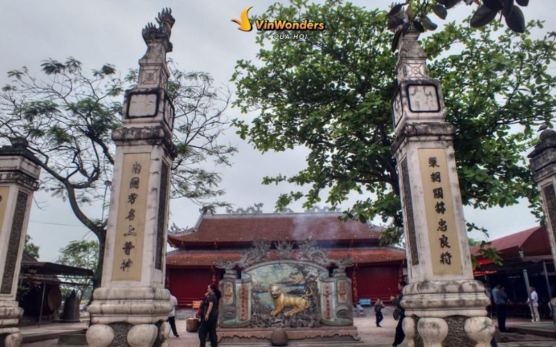 Chùa Cần Linh có kiến trúc tam quan 