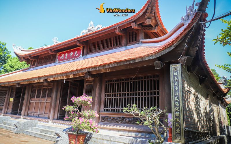 Chính điện của đền thờ Vua Quang Trung