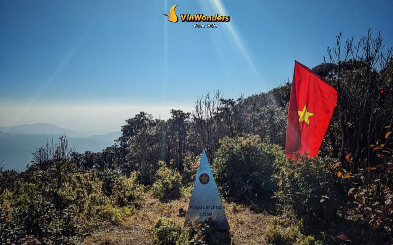 Đỉnh Phu Xai Lai Leng được mệnh danh là “nóc nhà Nghệ An” 