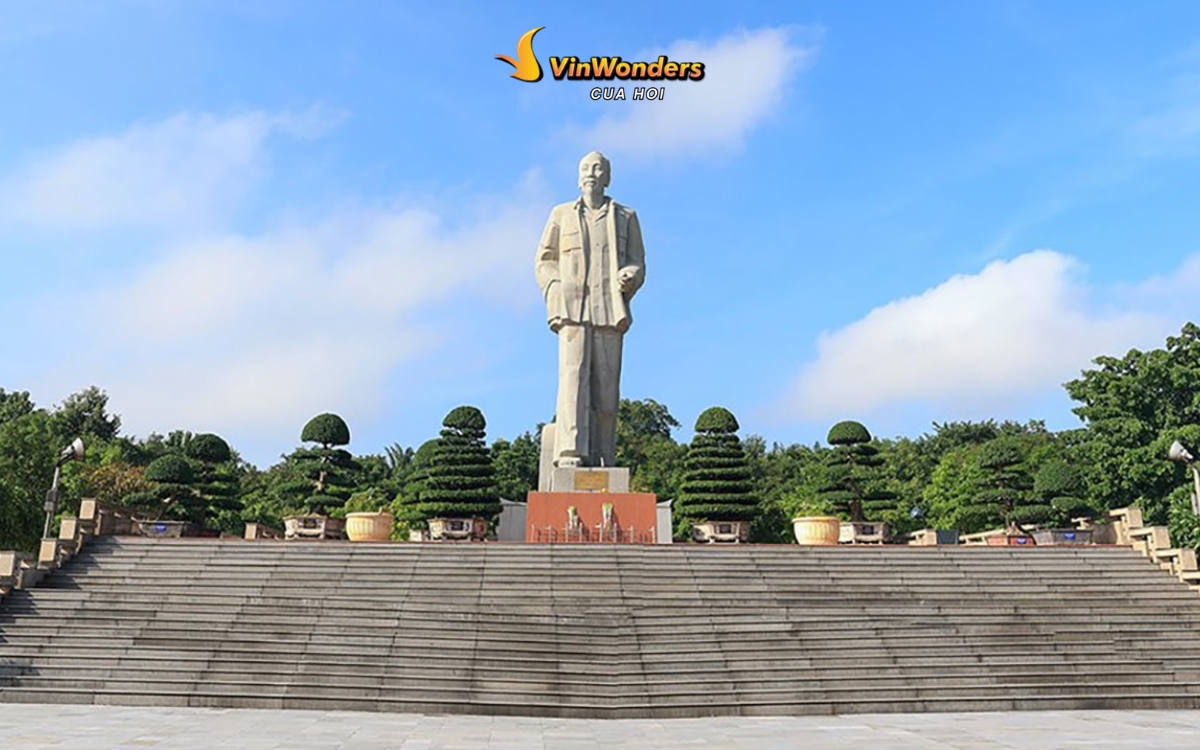 Quảng Trường Hồ Chí Minh Nghệ An: Khu tượng đài Bác Hồ 